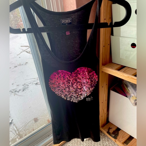 ⚡️2/$20 PINK vintage sequin heart ribbed tank top - Picture 2 of 5